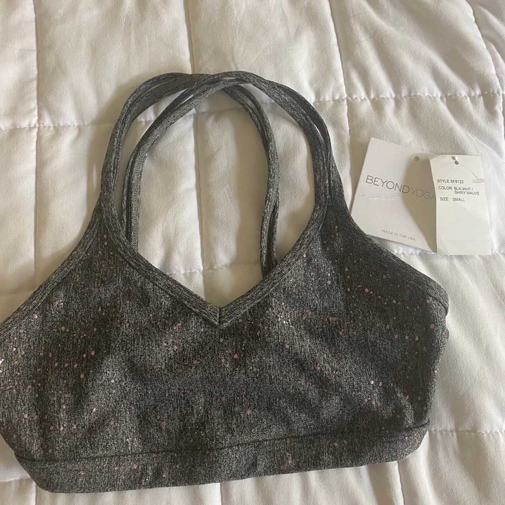 BEYOND YOGA NWT GRAY GLITTER SPORTS BRA SMALL
